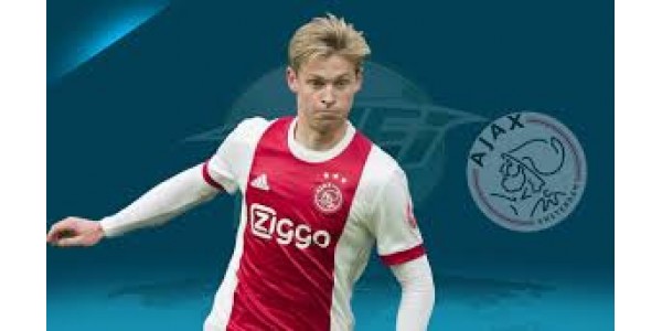 Barcelona nadal chce przekonać de Jong